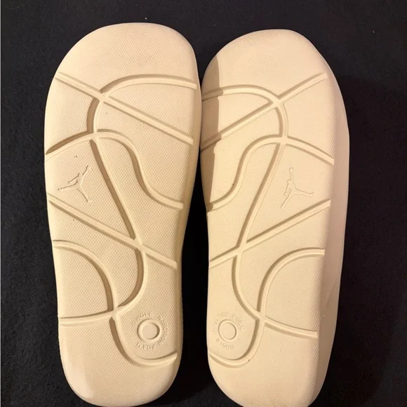 Jordan Slides - Picture 3 of 3